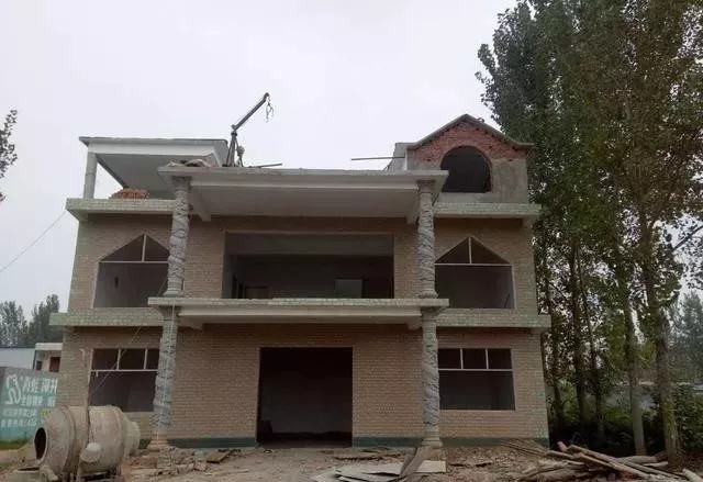 農村自建房巧用羅馬柱，讓房子高端大氣還不貴！