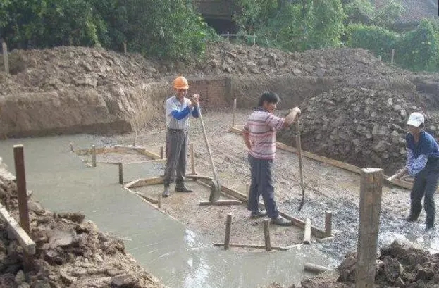 分享：網友自建二層小別墅，3個半圓外飄陽臺的特殊造型成亮點！