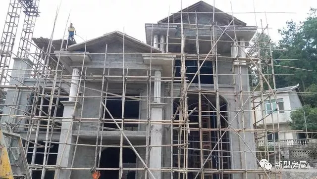 農村自建房巧用羅馬柱，讓房子高端大氣還不貴！
