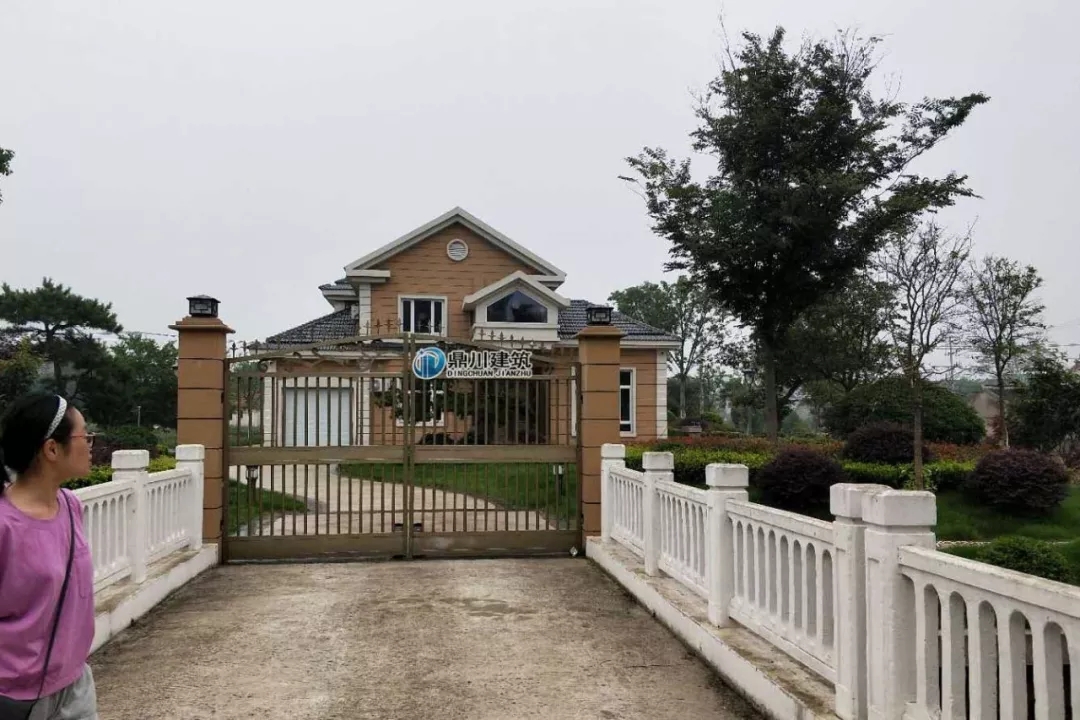 在農(nóng)村照這樣建一款經(jīng)典浪漫的美式小別墅，花草庭院皆相宜！