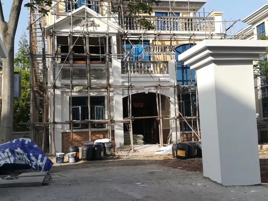 農村復式三層大氣別墅，造價親民易建造，30萬也能建出豪宅效果！