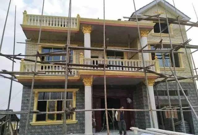 農村自建房巧用羅馬柱，讓房子高端大氣還不貴！
