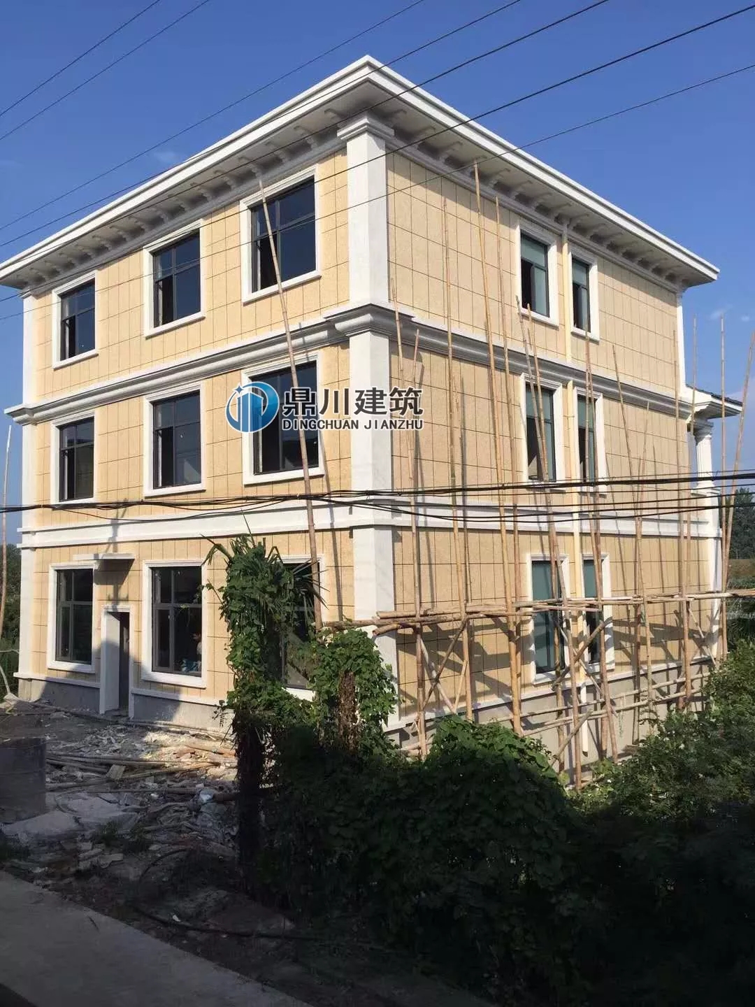 【案例】農村建房火爆的三層帶露臺簡歐小別墅，看了案例都想蓋！